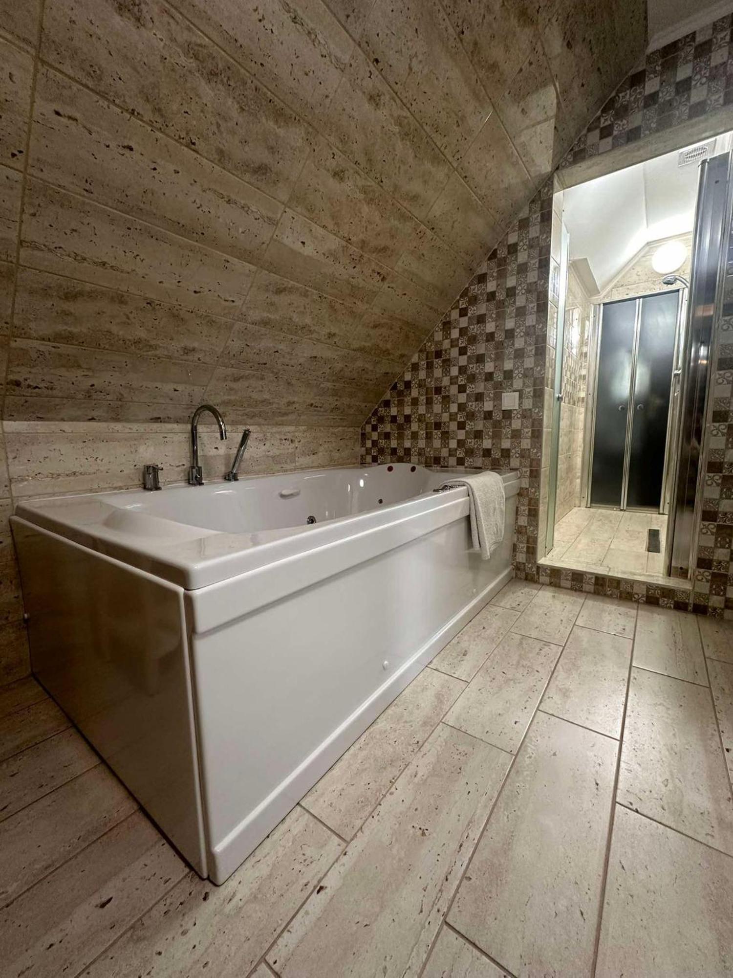 Aqua Villa Eger Ngoại thất bức ảnh